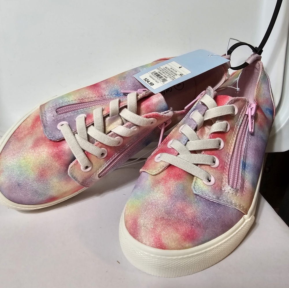 New Girls sneakers size 4